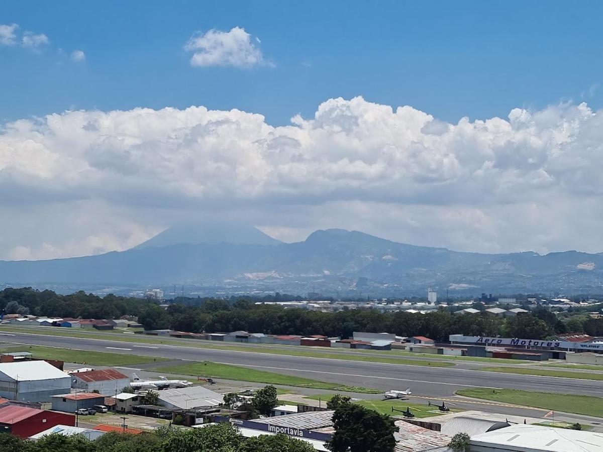Apartamento Amazing Aircrafts Views In Front Of Airport Guatemala Exterior foto