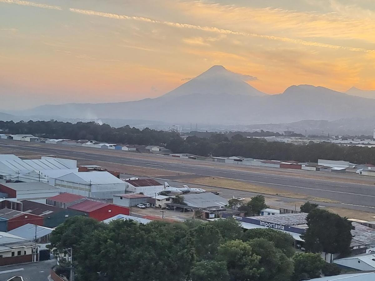 Apartamento Amazing Aircrafts Views In Front Of Airport Guatemala Exterior foto