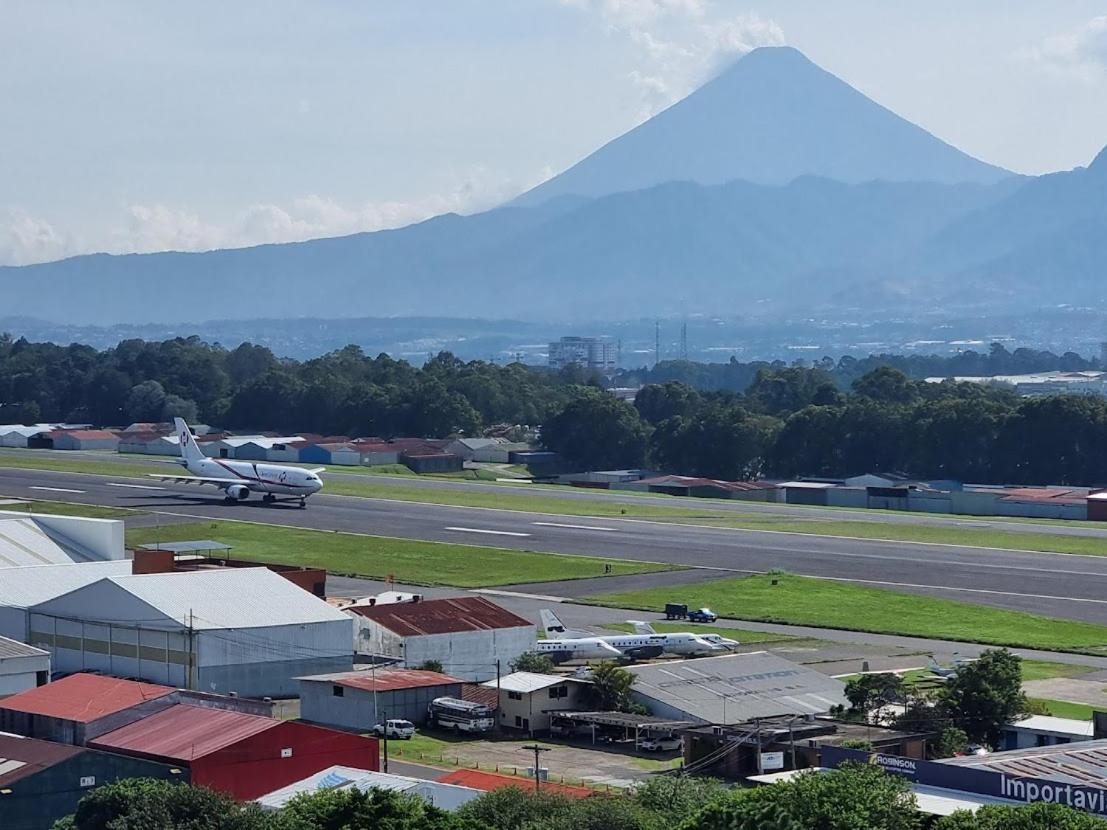 Apartamento Amazing Aircrafts Views In Front Of Airport Guatemala Exterior foto